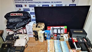 Carteiras, dinheiro e azeite: o material apreendido ao auxiliar suspeito de aterrorizar idosos no Garcia de Orta