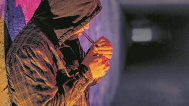 Trafica droga para pagar curso de Direito à filha