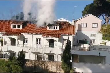 Fogo atinge três moradias em Colares