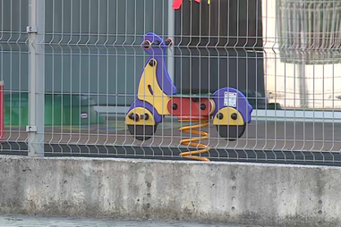 Menina de 10 anos com hematomas no corpo diz ter sido chicoteada pela mãe