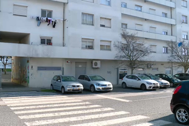 Homem baleado na cabeça perto de esquadra da PSP