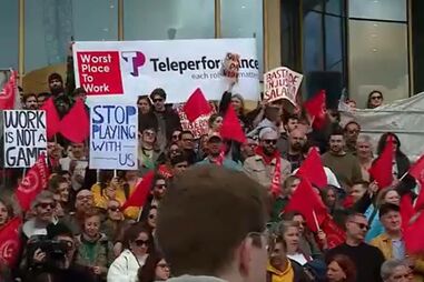 Centenas de trabalhadores da Teleperformance protestam em Lisboa por melhores salários