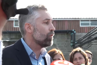 Pedro Nuno Santos diz que Pedro Passos Coelho e Luís Montenegro são "duas faces da mesma moeda"