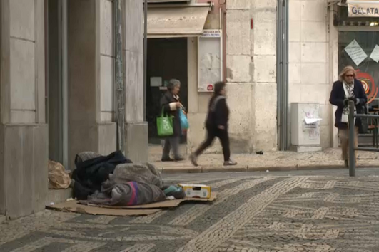 Sequestram sem-abrigo em Lisboa para roubar 300 euros da pensão de invalidez