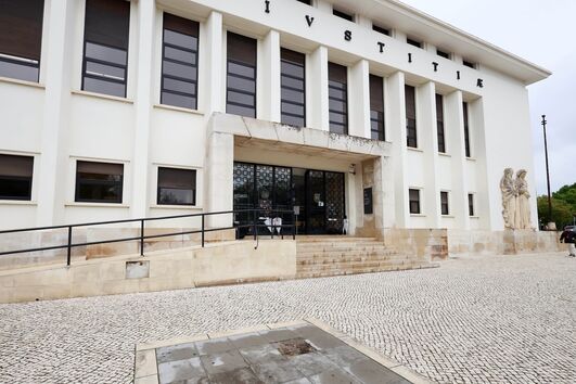 Cinco anos e meio de prisão por abusar de menina em Rio Maior