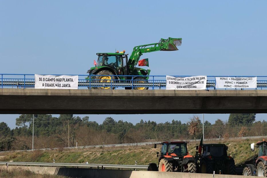 Protesto dos agricultores corta A25 na Guarda