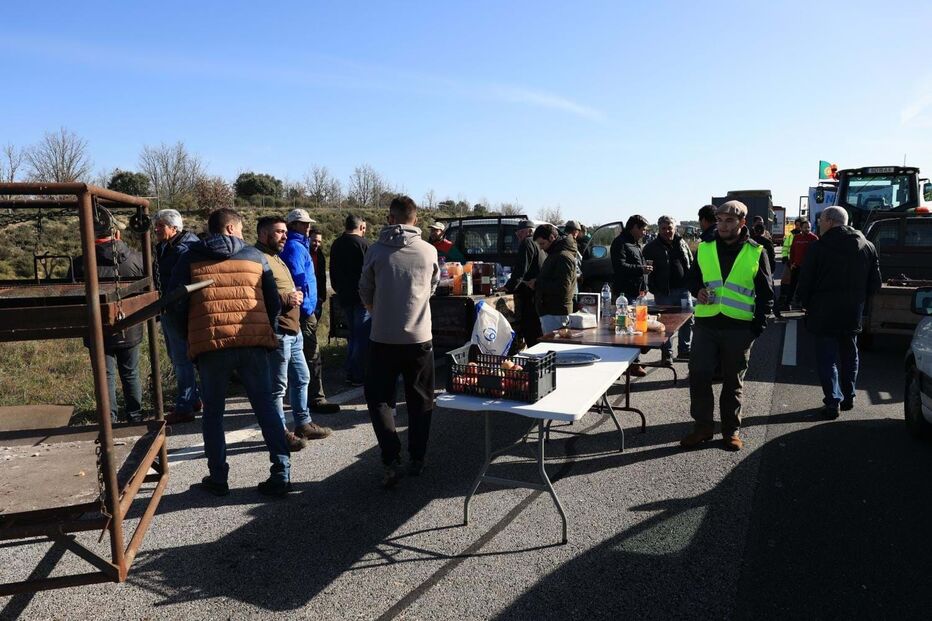 Protesto dos agricultores corta A25 na Guarda
