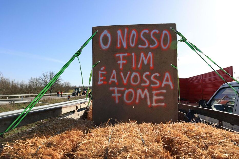 Protesto dos agricultores corta A25 na Guarda