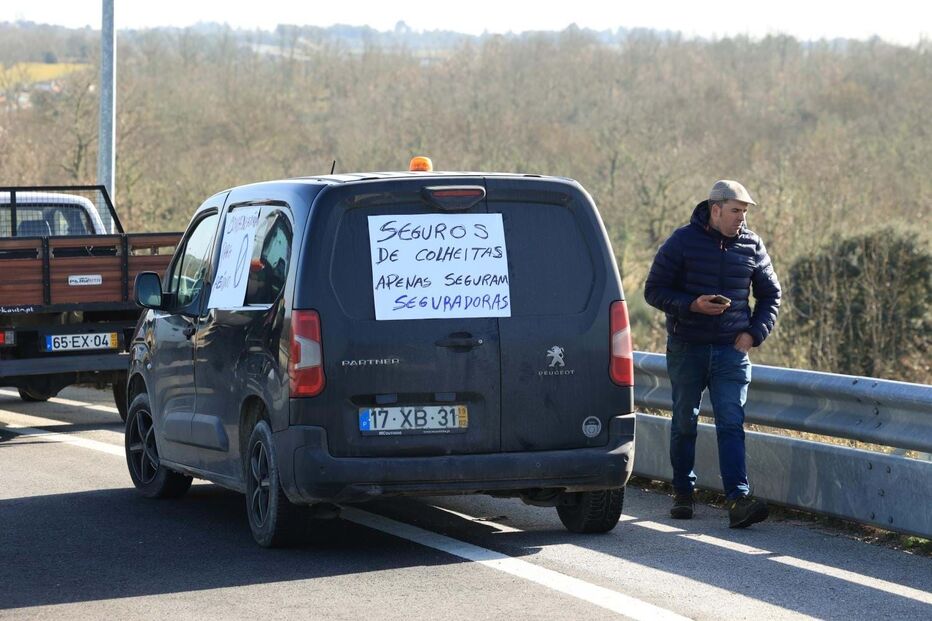 Protesto dos agricultores corta A25 na Guarda