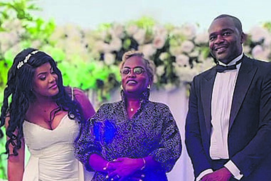 Casal contou com a presença da família