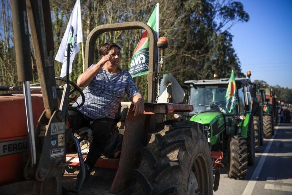 Mais de 100 tratores desfilam em Estarreja para exigir preços justos à produção