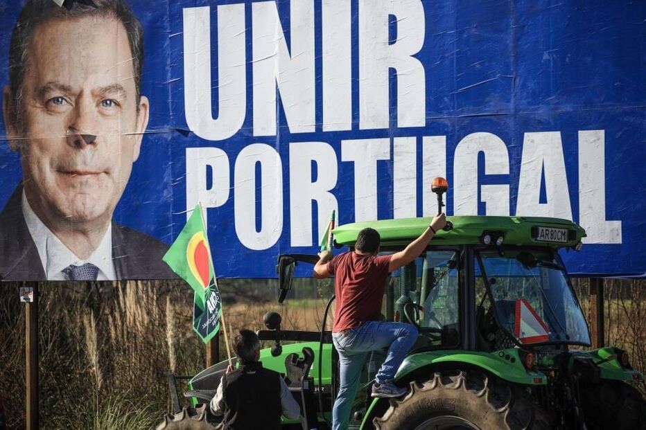 Mais de 100 tratores desfilam em Estarreja para exigir preços justos à produção