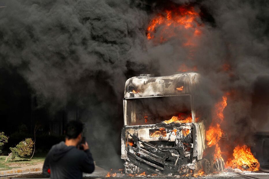 Camião consumido por chamas no Chile