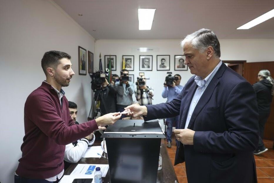 Vasco Cordeiro (PS) já votou nos Açores