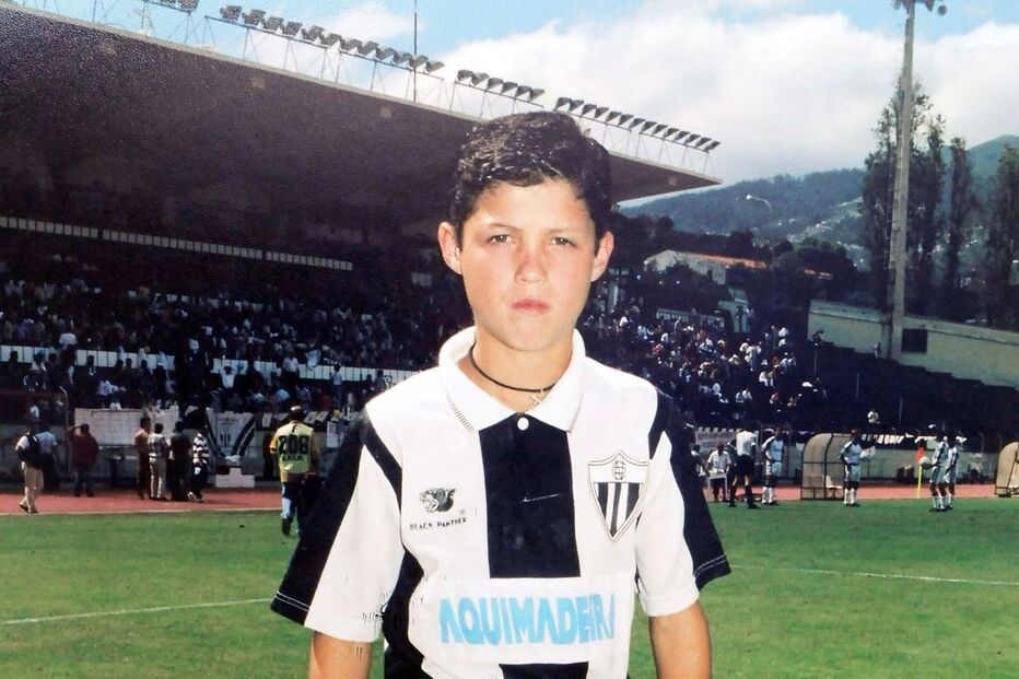 Ainda criança, trocou pela primeira vez de clube. Cristiano Ronaldo passou pelo CD Nacional até rumar ao Sporting