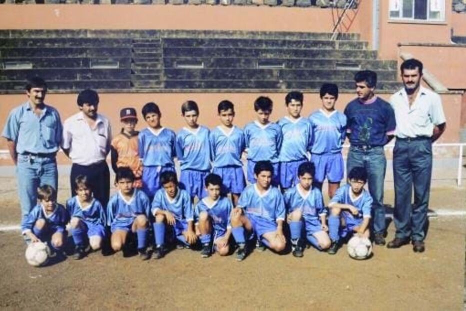 Cristiano Ronaldo (no canto inferior direito) começou a dar os primeiros passos no mundo do futebol no CF Andorinha, na Madeira