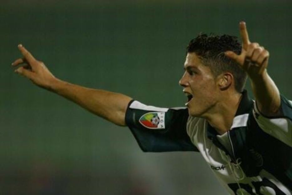 A estreia profissional de Cristiano Ronaldo foi um pronúncio do que seria a carreira: golos e mais golos. Num Sporting-Moreirense o português bisou no encontro. Tinha apenas 17 anos