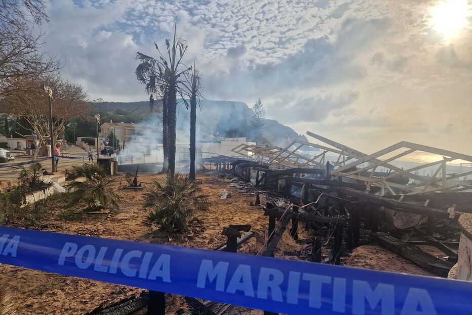 Incêndio deflagra num restaurante na Praia da Luz, Algarve