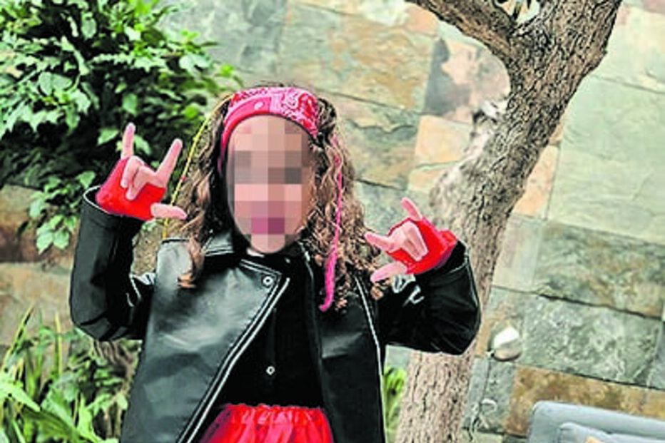 Estrela de rock foi o disfarce escolhido pela filha mais nova de Cláudia Borges, Carolina  