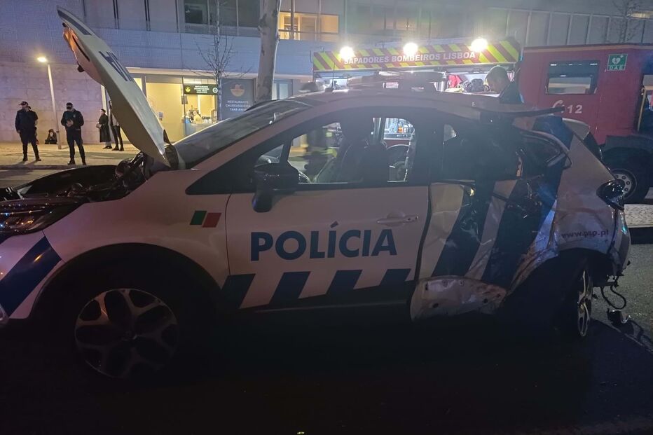 Colisão com carro da PSP faz quatro feridos em Lisboa