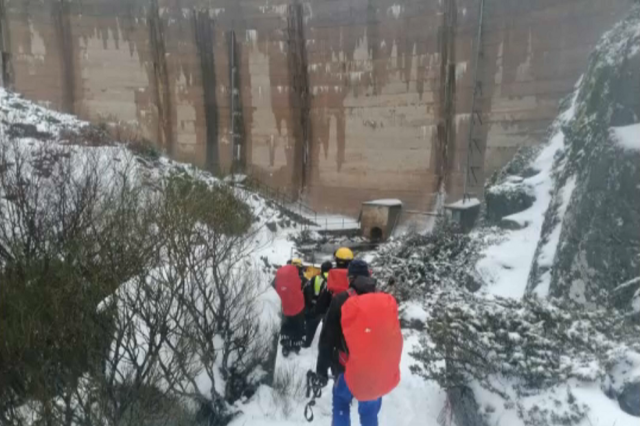 Homem ferido após queda em trilho de difícil acesso na Serra da Estrela