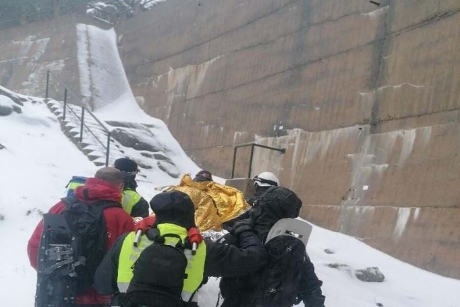 Homem resgatado depois de cair de uma altura de cinco metros na Serra da Estrela