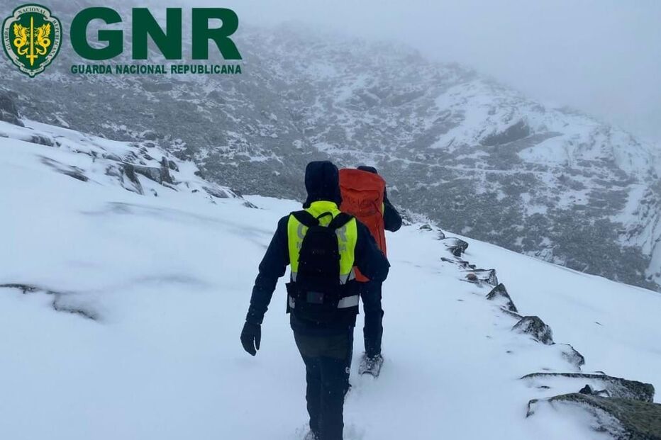 Homem resgatado depois de cair de uma altura de cinco metros na Serra da Estrela