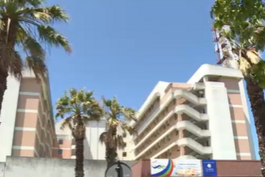 Auxiliar do Hospital Garcia de Orta roubava cartões bancários de idosos e doentes em estado grave