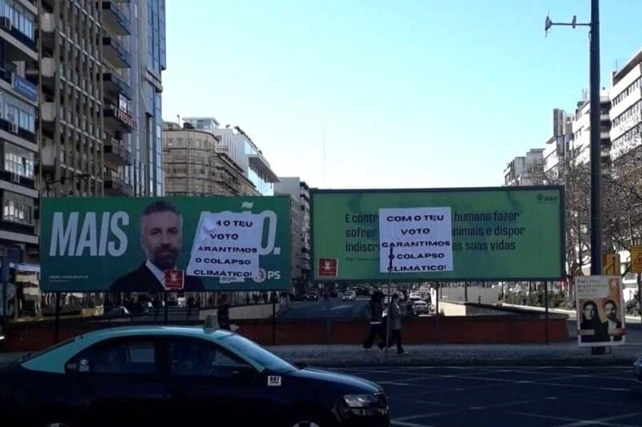 Pintam frase sobre colapso climático a outdoors de partidos