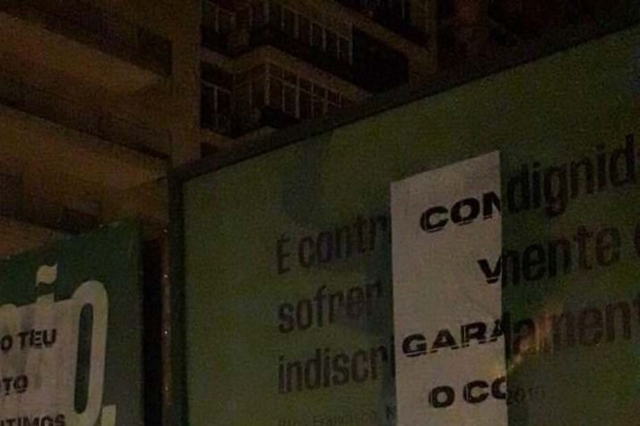 Pintam frase sobre colapso climático a outdoors de partidos