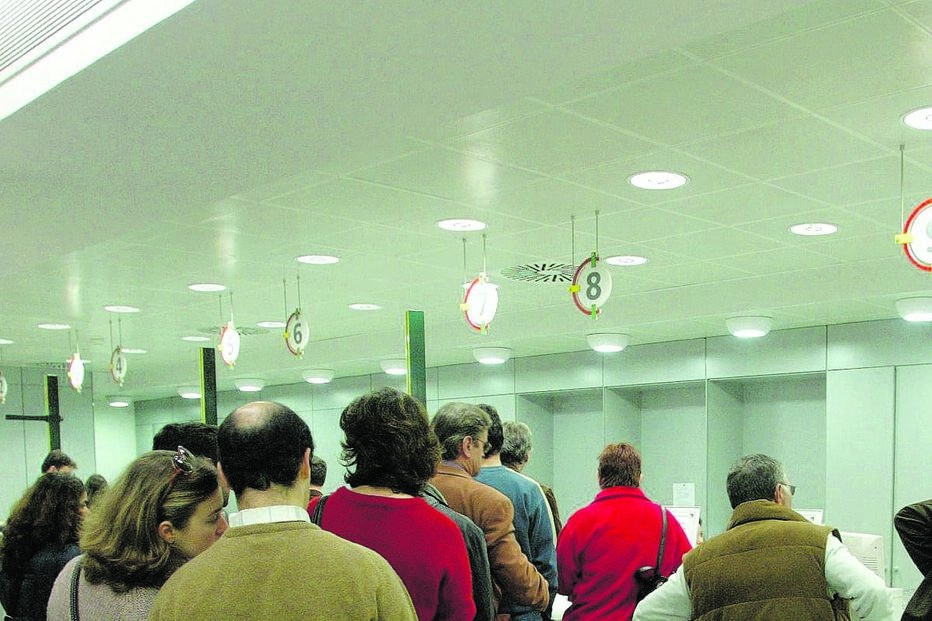 Serviços públicos devem atender sem marcação e presencialmente