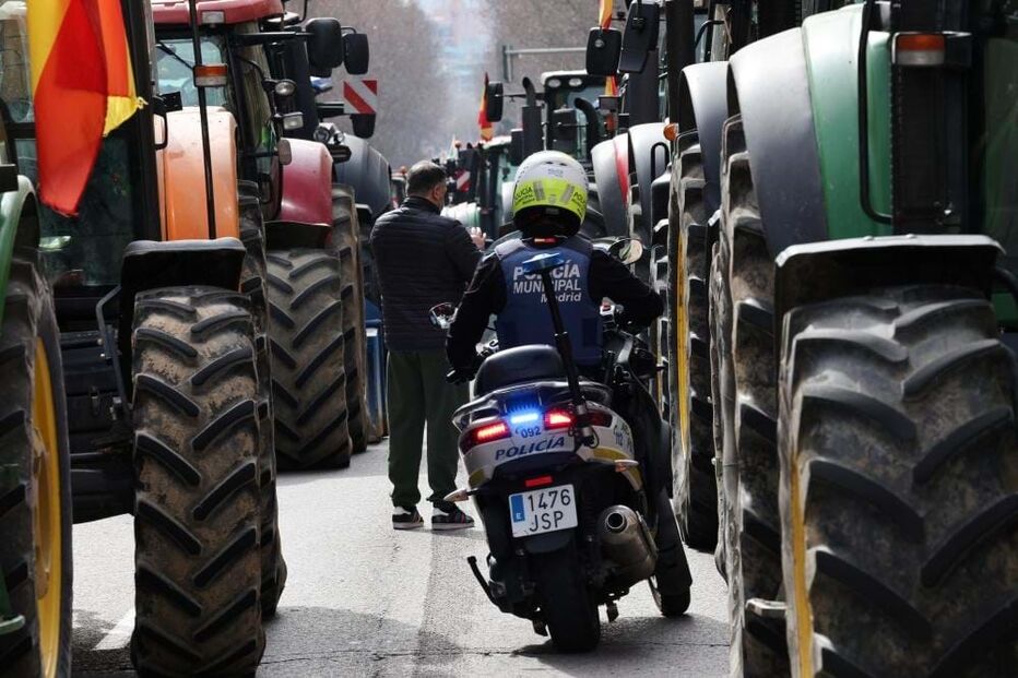 Centenas de tratores e milhares de pessoas no centro de Madrid