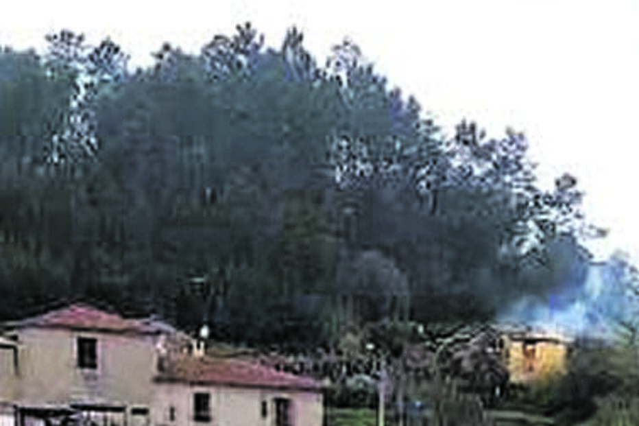 Fogo em casa levou à intervenção dos bombeiros 