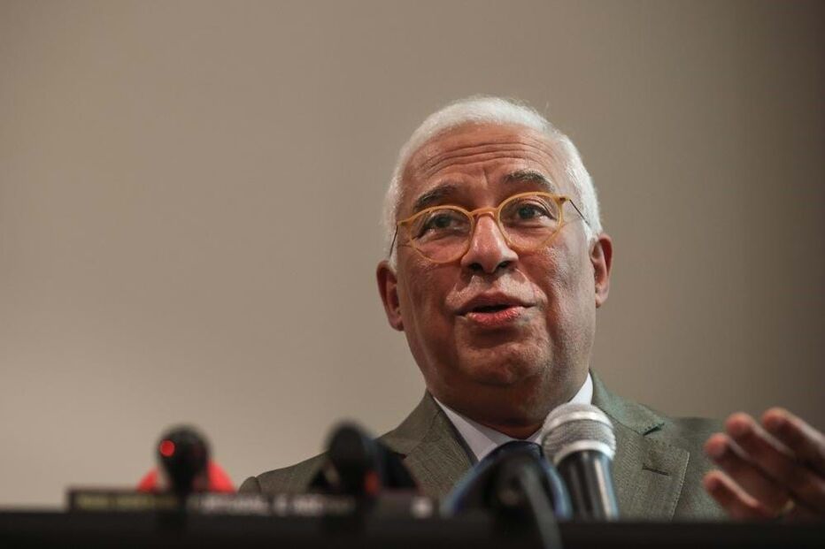 Ex-secretário-geral do PS, António Costa, intervém durante a cerimónia do lançamento de livro do deputado Miguel Costa Matos