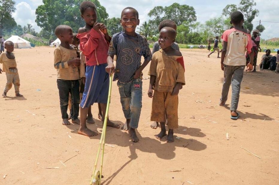 No pátio da escola do Chiùre brinca-se para esquecer dias de fuga a pé 