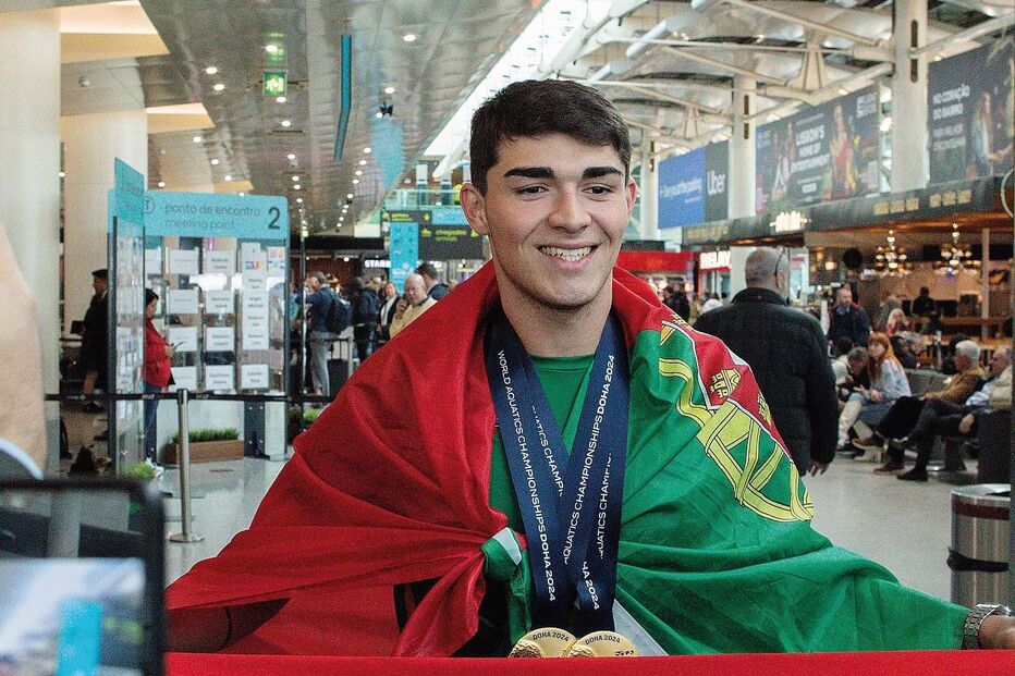 À chegada a Portugal, na passada segunda-feira, com as duas medalhas de ouro 