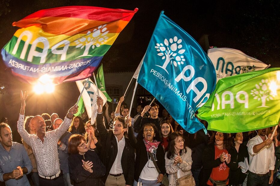 Políticos na estrada na caça final ao voto 