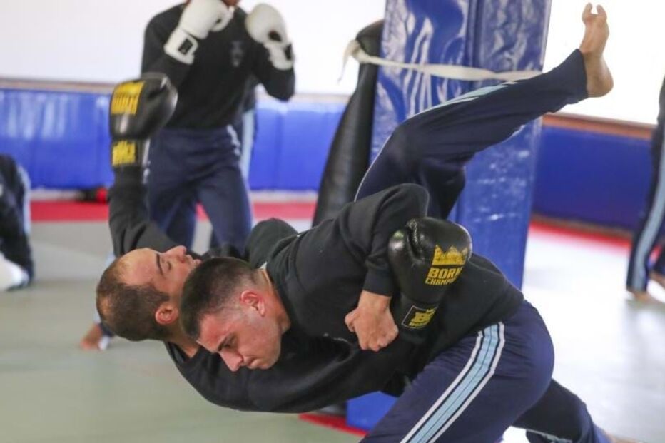 Alunos da Escola Prática de Policia treinam para ser futuros agentes da PSP