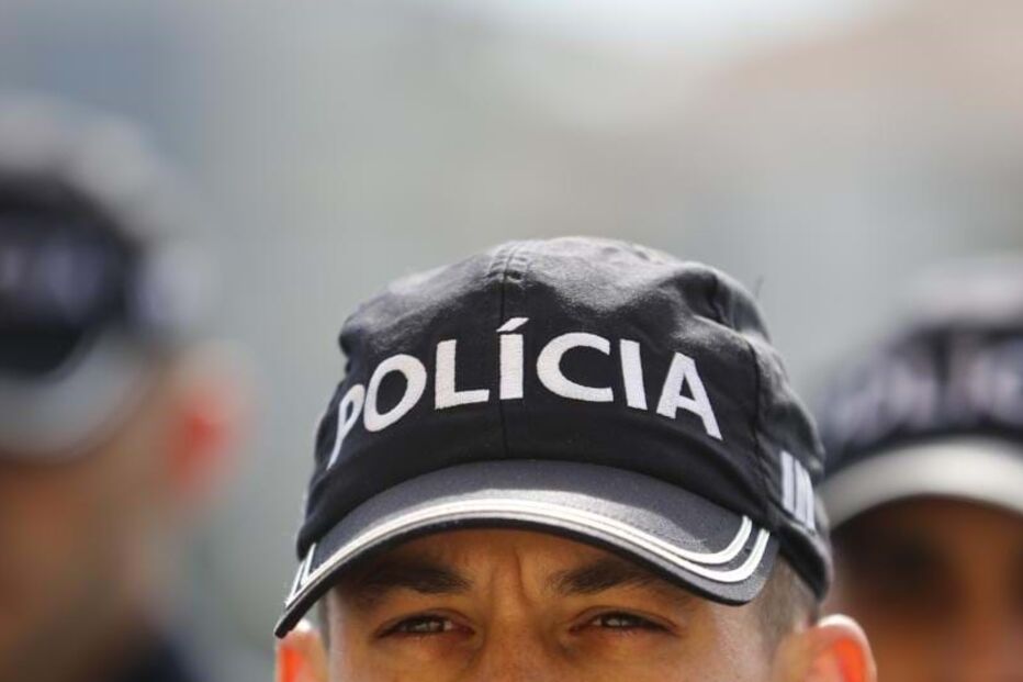Alunos da Escola Prática de Policia treinam para ser futuros agentes da PSP