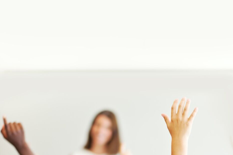 Pais fazem queixa contra professora por violência