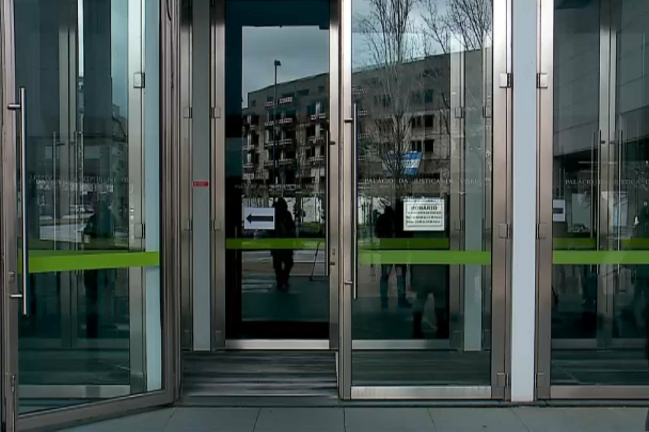 Padre suspeito de aliciar menor para sexo condenado a pena de prisão  