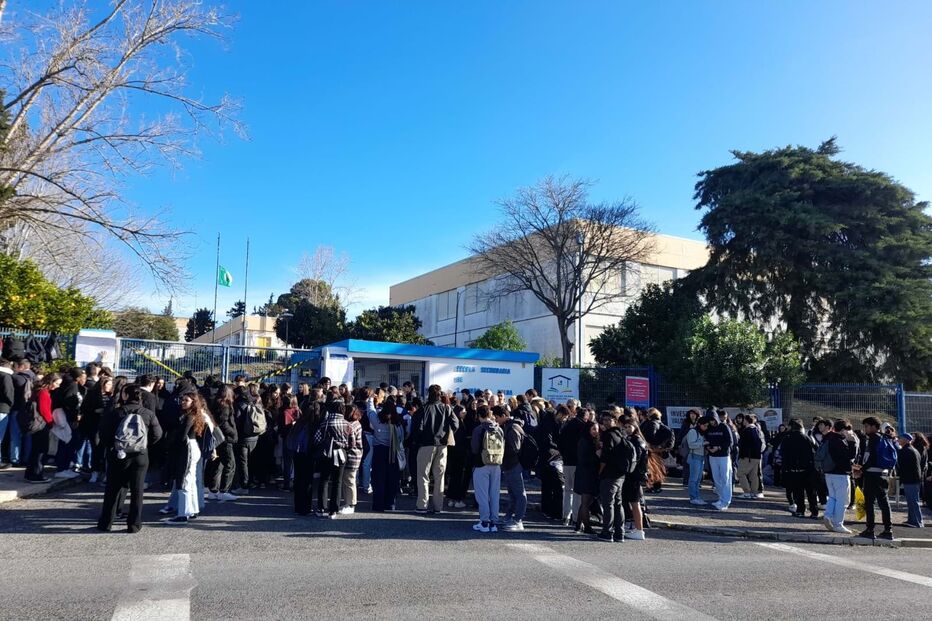 Alunos da Escola Secundária de São João da Talha, Loures, protestam