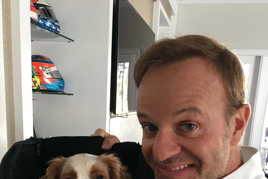 Rubens Barrichello com o cão