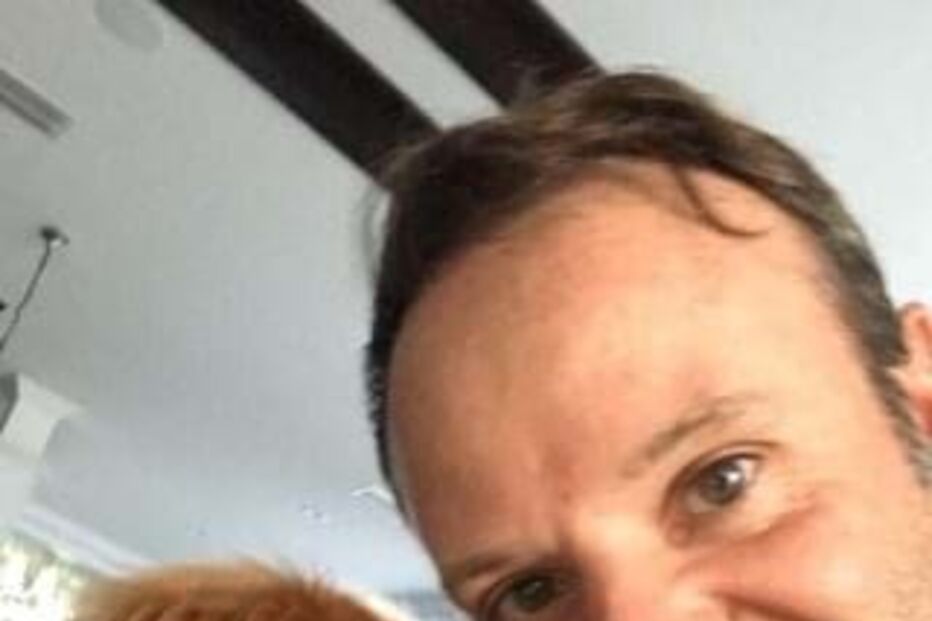 Rubens Barrichello com o cão