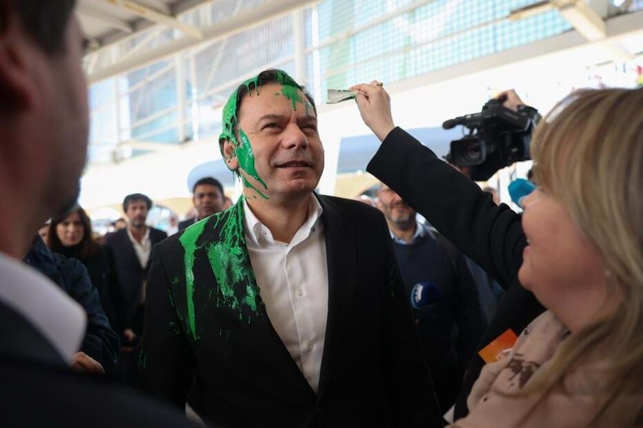 Montenegro atingido com tinta verde