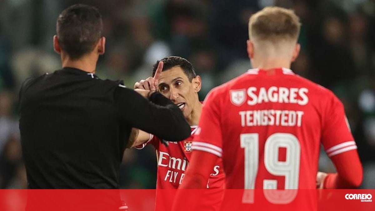 "Ficou à vista de todos o que se passou": Di María volta a atirar-se à arbitragem do dérbi