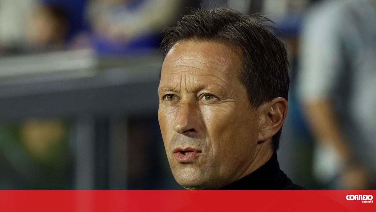 Roger Schmidt repete aposta na frente de ataque: Conheça o onze do Benfica para o jogo contra o Rangers