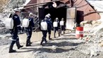Mina russa com 13 mineiros presos há 10 dias inundada quase por completo