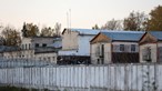 Têm celas de 2 metros e são despidos duas vezes por dia: A vida dos opositores de Putin na colónia penal da Sibéria
