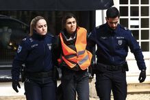 Climáximo bloqueia Rua da Escola Politécnica em Lisboa	